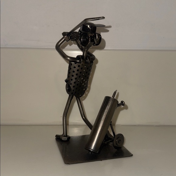Handmade Nuts & Bolts Metal Golfer Figurine - Picture 2 of 2